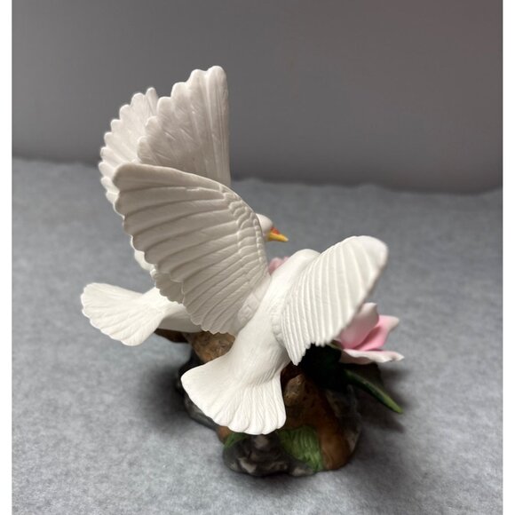 Holsted House Enchanting White Doves the Porcelain Garden Collection Birds 2001 - Picture 2 of 16